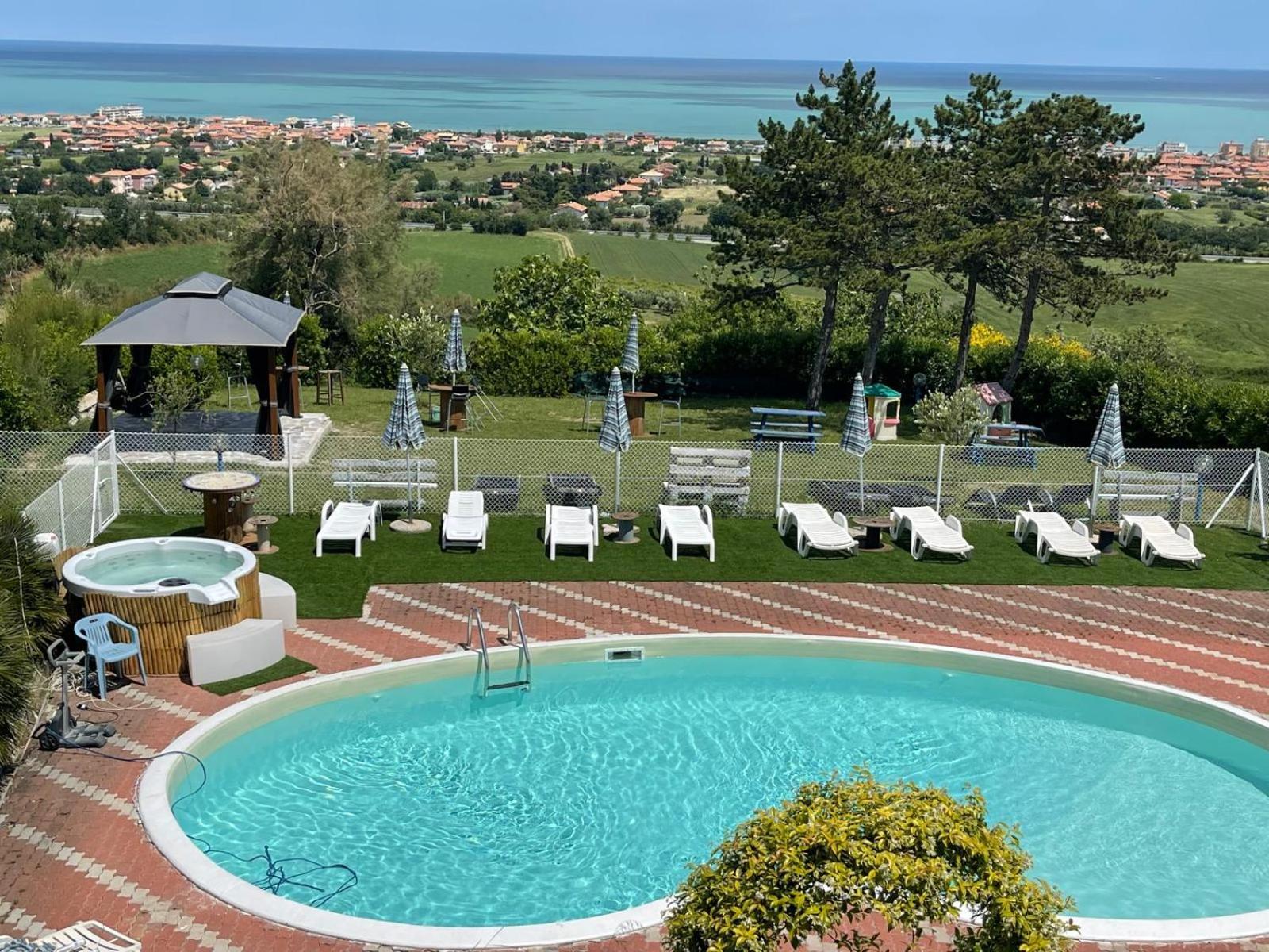 B&B Villa Alma San Costanzo エクステリア 写真